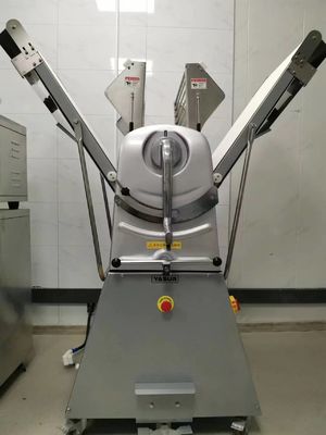 Revisable Pastry Dough Sheeter Machine Croissant Puff Làm nhiệm vụ nặng nề theo phong cách châu Âu 0,75kw